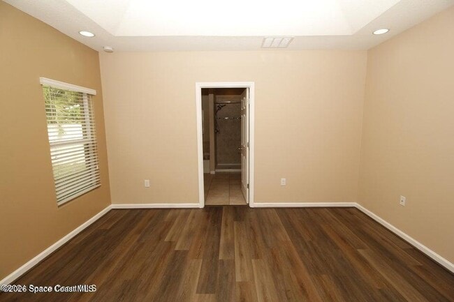 Building Photo - 535 Trymore Dr SE