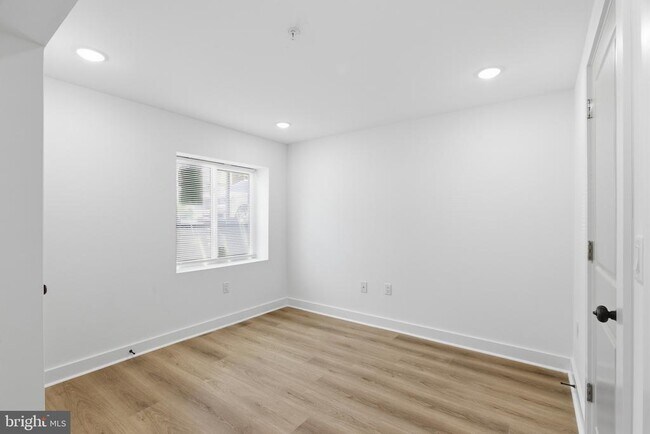 Building Photo - 617 W Cumberland St