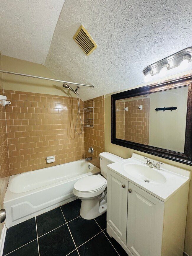 Building Photo - Dreamy 3-Bedroom