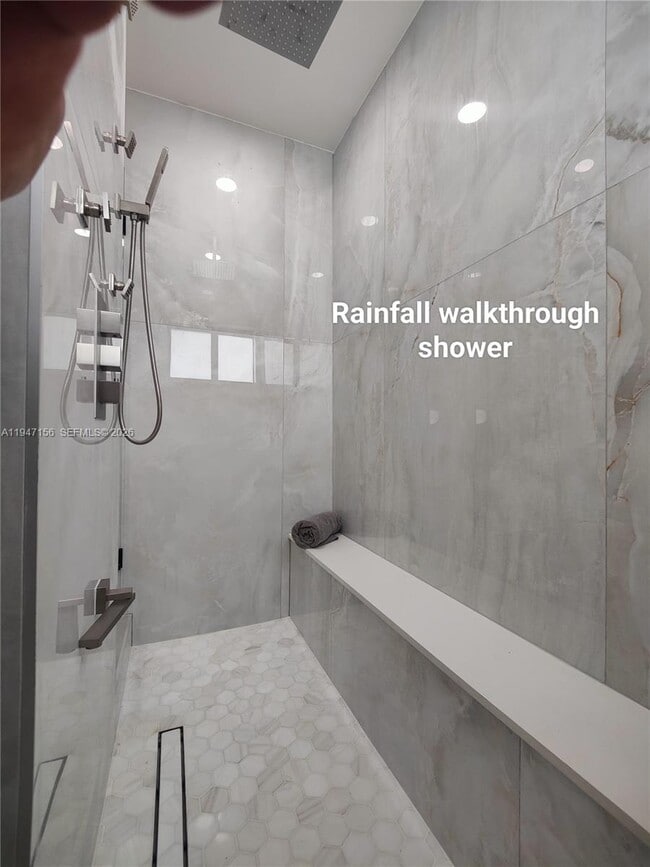 Building Photo - 5109 Banyan Ln