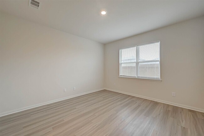Building Photo - 305 Wayne County Dr
