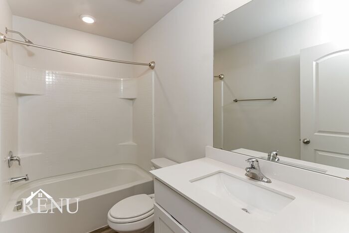 Building Photo - 2013 Hialeah Dr