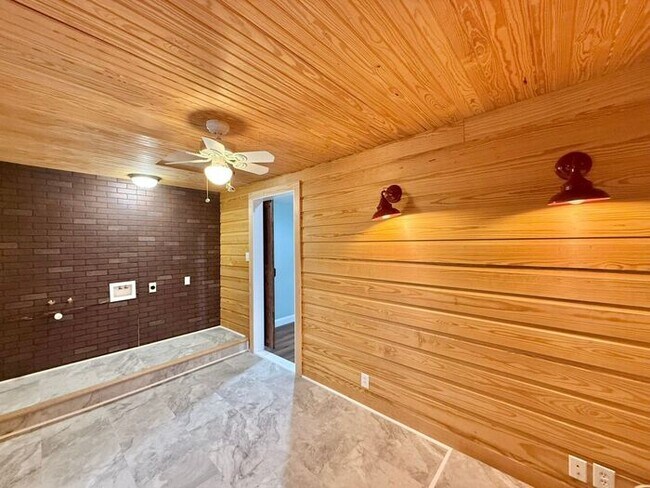 Building Photo - Tour Today! 3 Bed 2 Bath in Tyler!