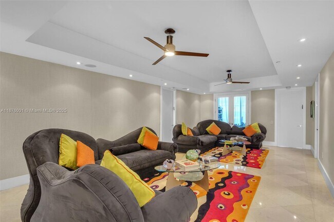 Building Photo - 5959 Collins Ave
