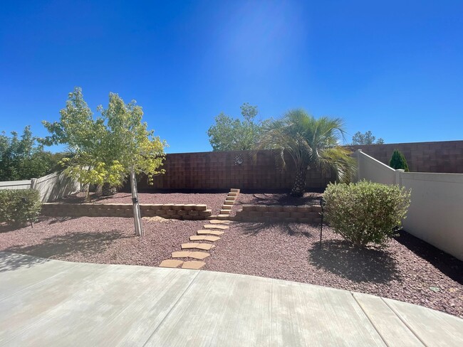 Building Photo - Apple Valley-Del Web Home, 2 Bedrooms,2 Ba...