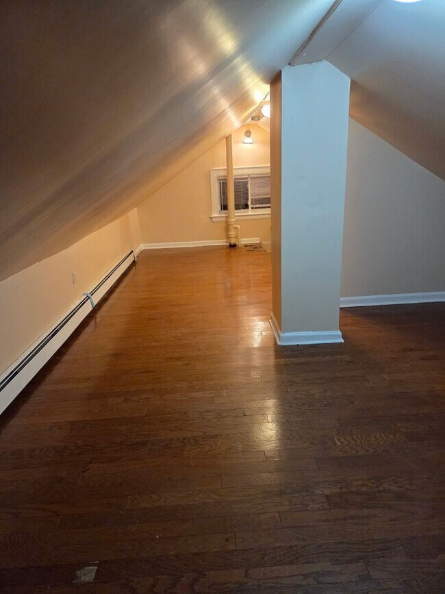 Building Photo - 24 Valley St