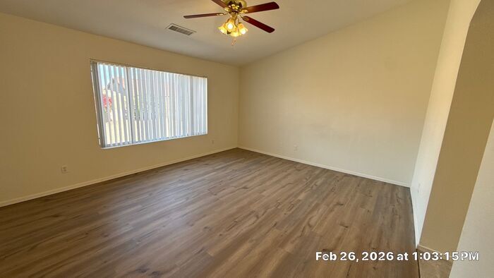 Building Photo - 1910 E Vineyard Rd