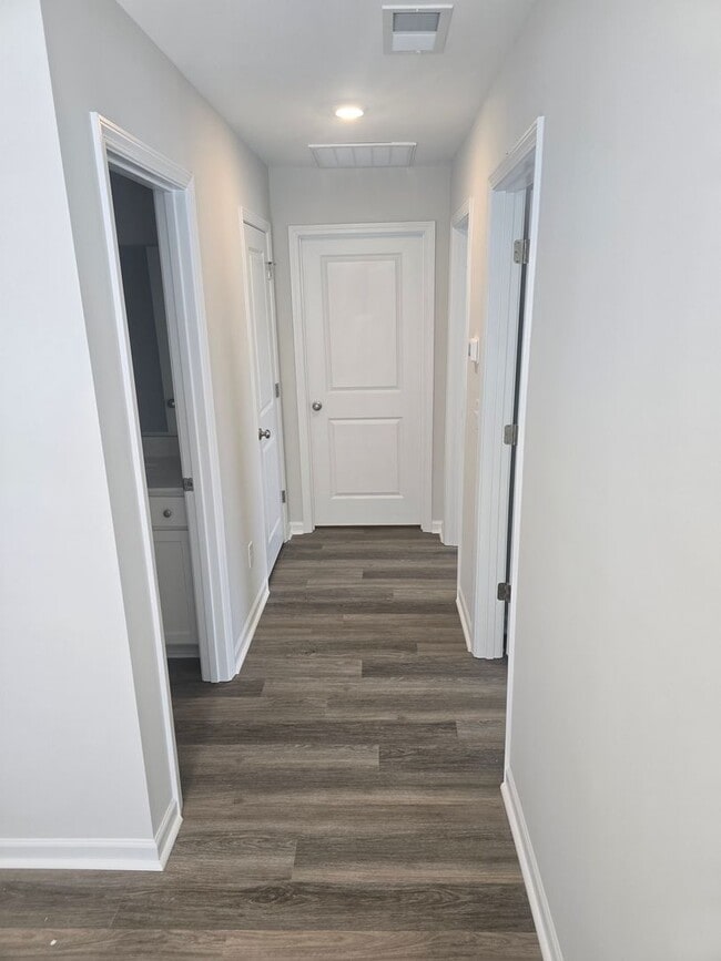 Building Photo - Just Built 3 bed 2.5 bath house in Pinecrest Subdivision