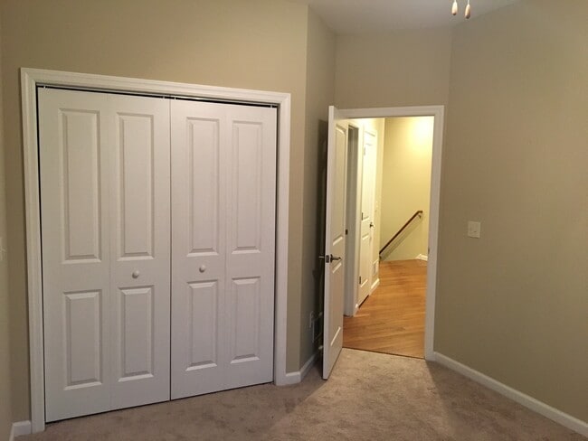 Building Photo - 3 Bedroom, 3 1/2 Bath Condo