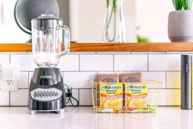 Building Photo - 605 Dennison Ave