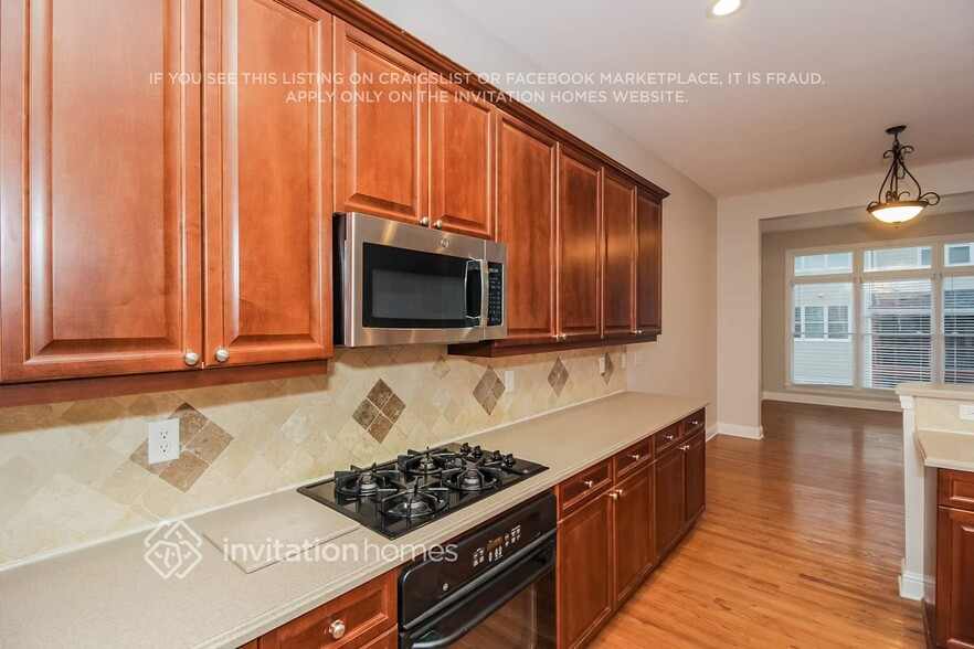 Building Photo - 303 Creekbank Way SE