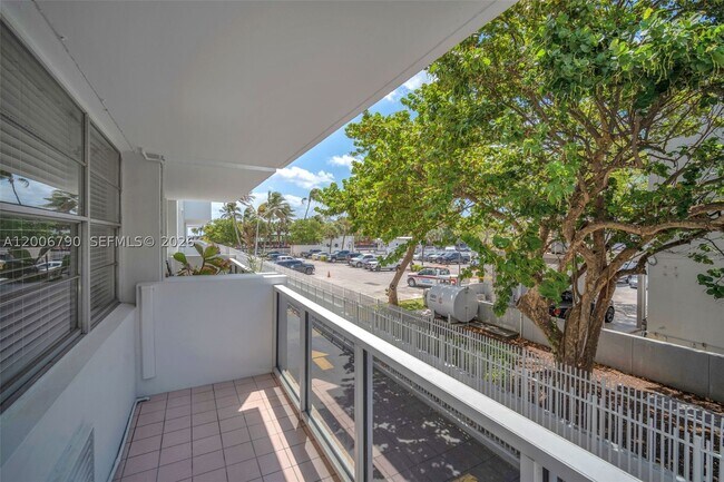 Building Photo - 5313 Collins Ave
