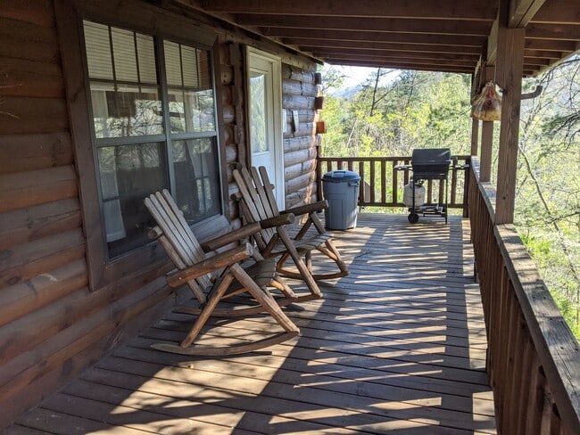 Building Photo - 2 Bed 1 Bath Cabin- All Utilities Included...