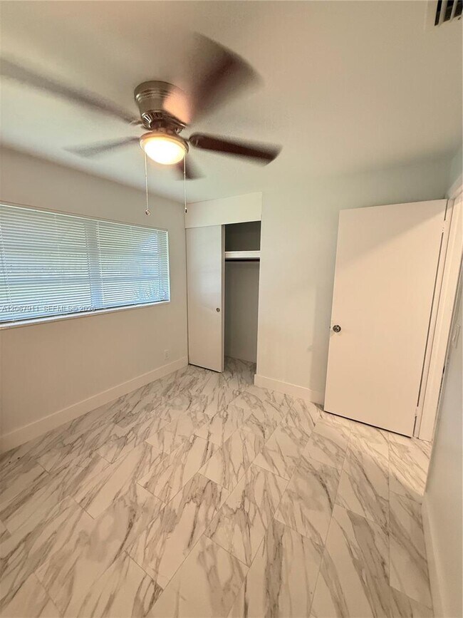Building Photo - 3558 Everglades Rd