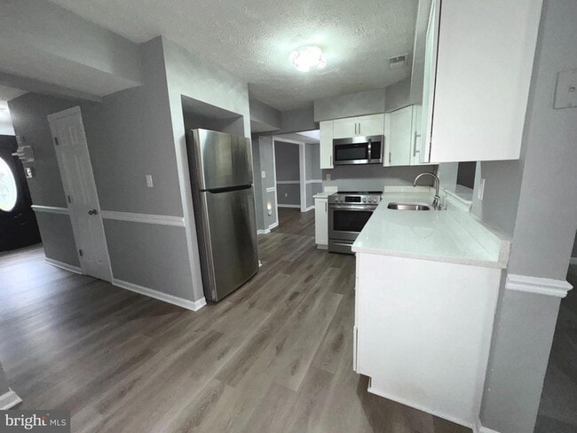 Building Photo - 4120 Lancaster Cir