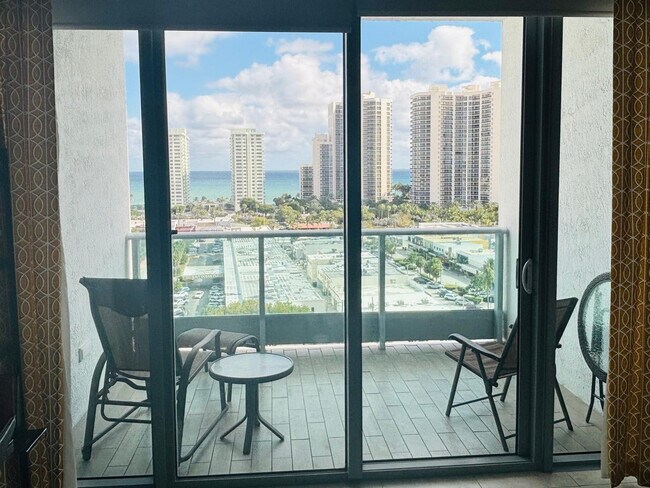 Building Photo - 3333 NE 32nd Ave