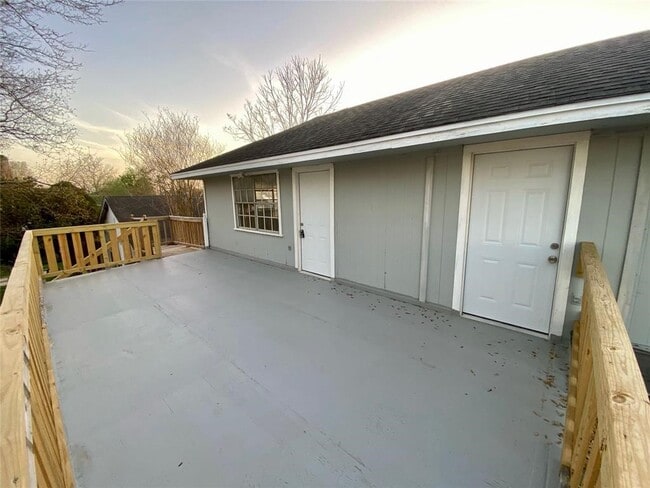 Building Photo - 1306 Heights St