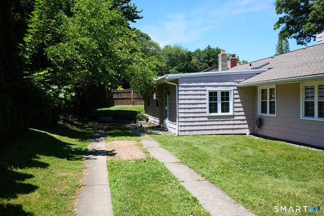 Building Photo - 15 Harvester Rd