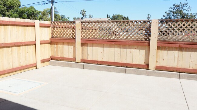 Building Photo - Private 1BR w/ Parking & Patio – Prime Location.