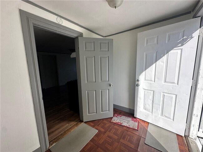 Building Photo - 24 Vale St