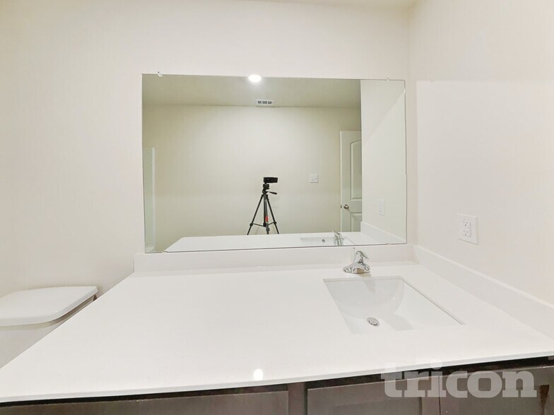 Building Photo - 837 Mallorie Ln