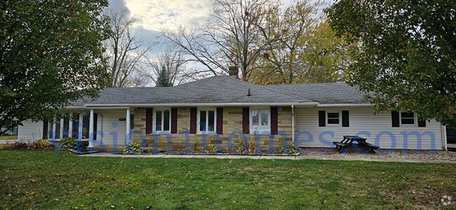 Building Photo - 1401 N Metcalf St
