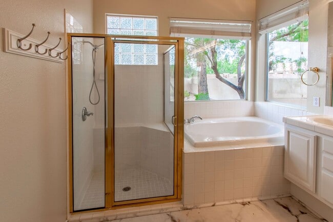 Building Photo - GORGEOUS MOVE IN READY SINGLE-STORY 4-BEDROOM HOME!