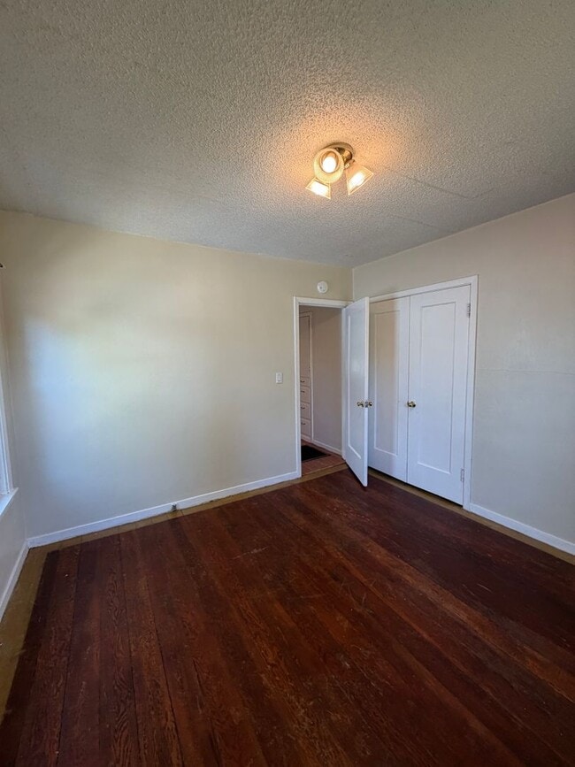 Building Photo - Adorable House with Large Yard, 1.2 Miles from Oregon Tech and Sky Lakes Medical Center!