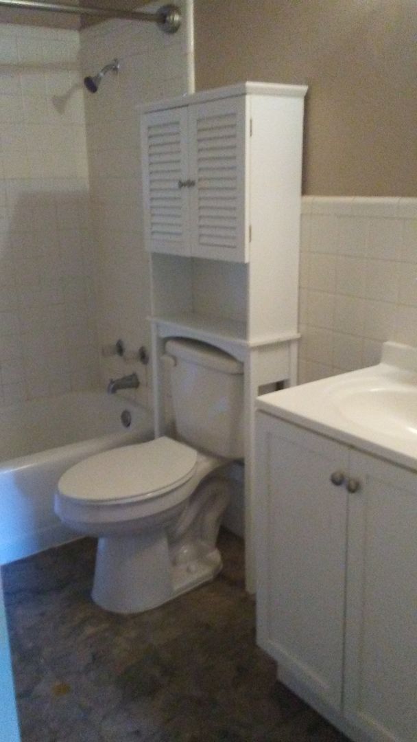 Building Photo - 310-314 E Lindsey St