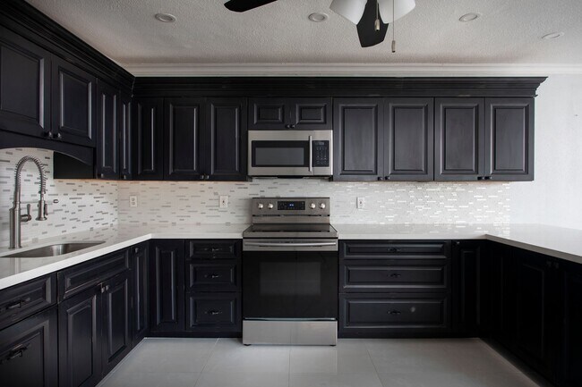 Building Photo - 3 bedroom 2 Bathroom in Big Coppitt No pet...