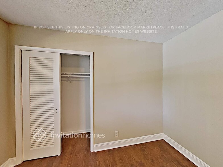 Building Photo - 2240 NE 62nd Ct