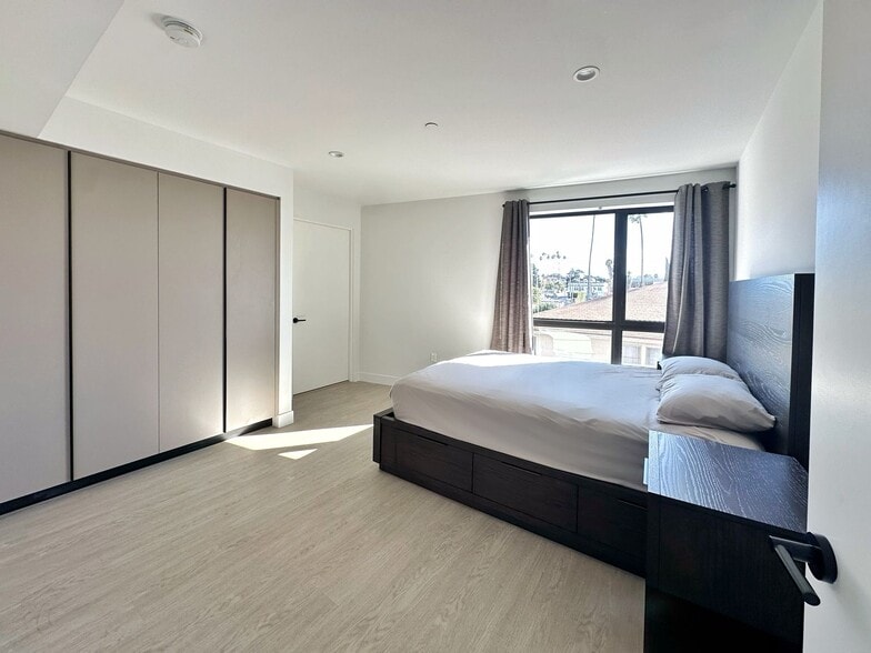 Building Photo - 4506 Dockweiler St