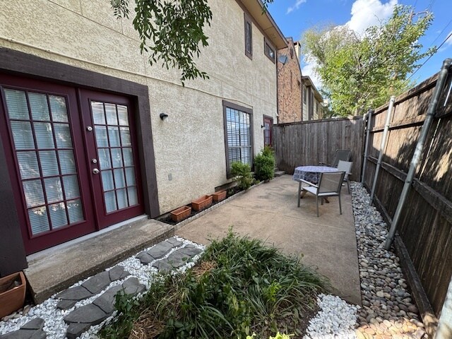 Building Photo - 4000 Rawlins St