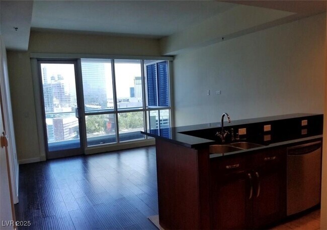 Building Photo - 4525 Dean Martin Dr