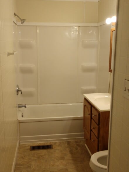 Building Photo - 625 Buckeye St