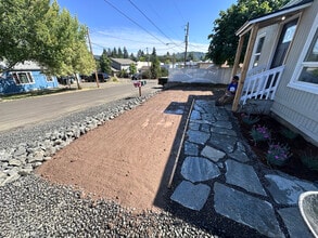 Building Photo - 1728 NW Crouch St