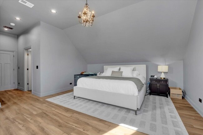 Building Photo - 1728 N Wood St