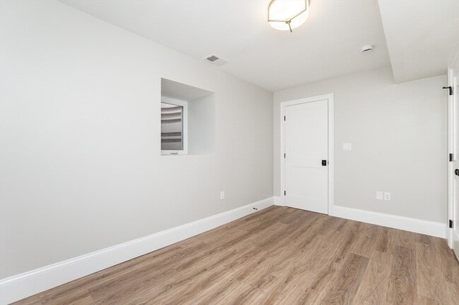 Building Photo - 20 Sheridan Ave