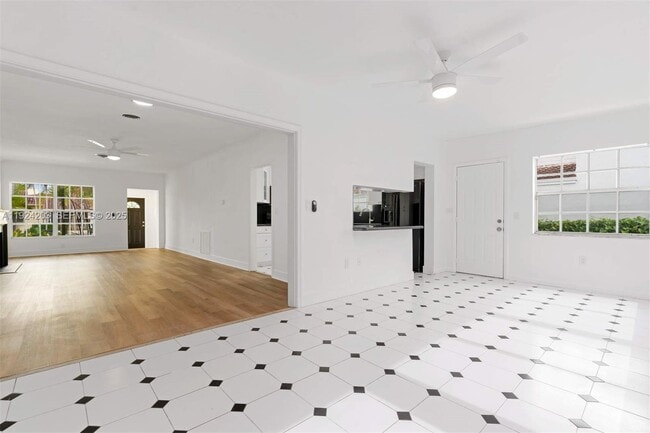 Building Photo - 8943 Hawthorne Ave