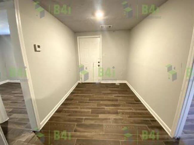 Building Photo - 8012 Green St