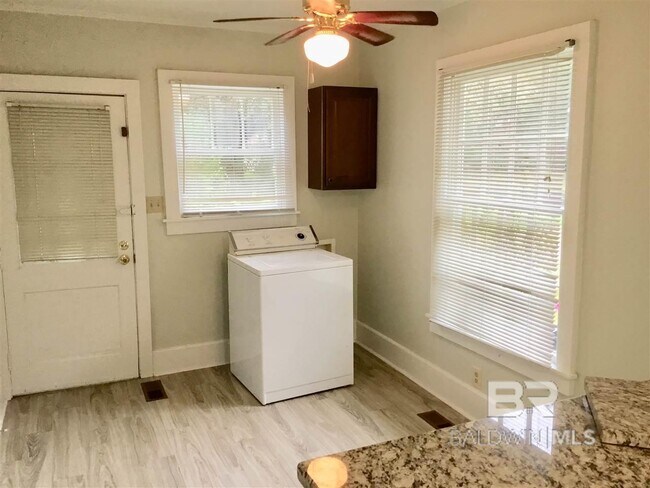 Building Photo - 416 S Section St