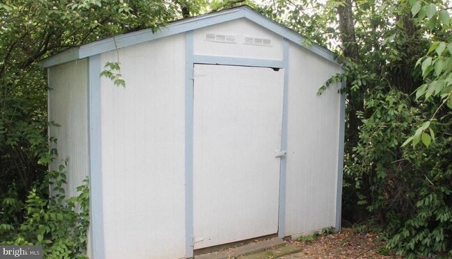 Building Photo - 4005 Braddock Rd