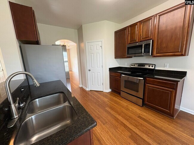 Building Photo - 137 Rossmore Dr