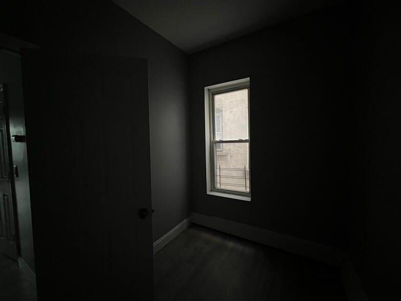 Building Photo - 554 Avenue C