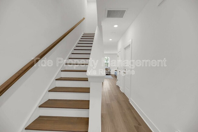 Building Photo - 1549 Evergreen St