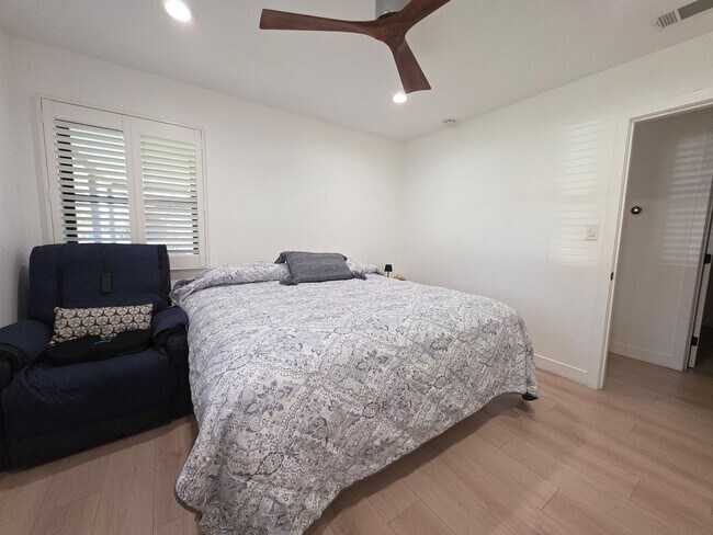 Building Photo - ***Just Reduced*** 5-Bedroom, 2-Bathroom home located in Azusa, CA!