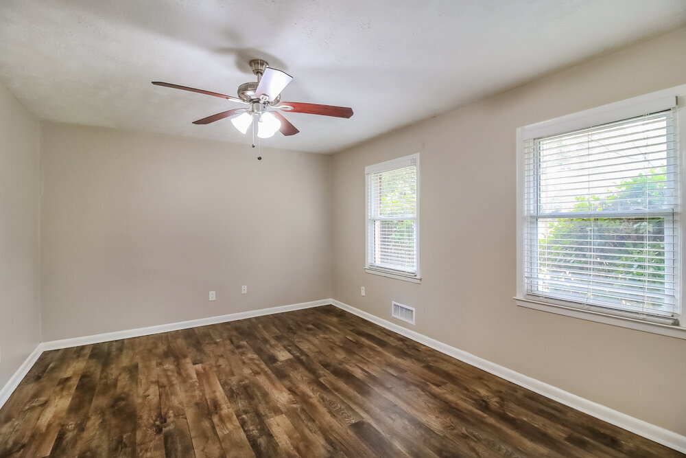 Building Photo - 694 Dixon Rd