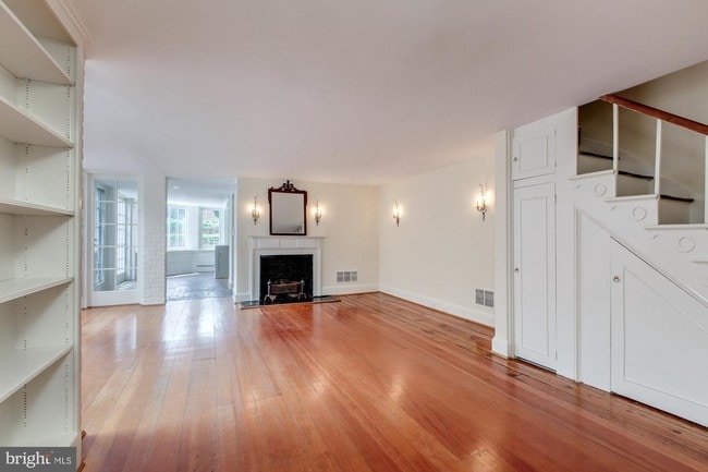 Building Photo - 1228 30th St NW