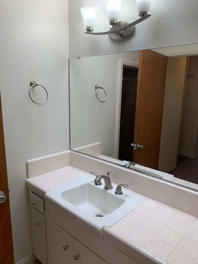 Building Photo - FANTASTIC CONDO IN THE HEART OF BELMONT SH...