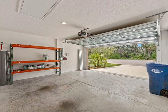 Building Photo - Beautiful Home For Rent WITH A POOL!